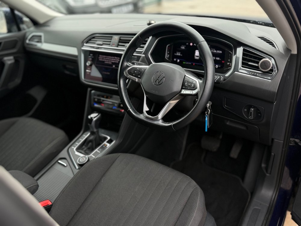 VOLKSWAGEN TIGUAN 2.0 TDI LIFE SUV 5DR DIESEL DSG 4MOTION EURO 6 S S...